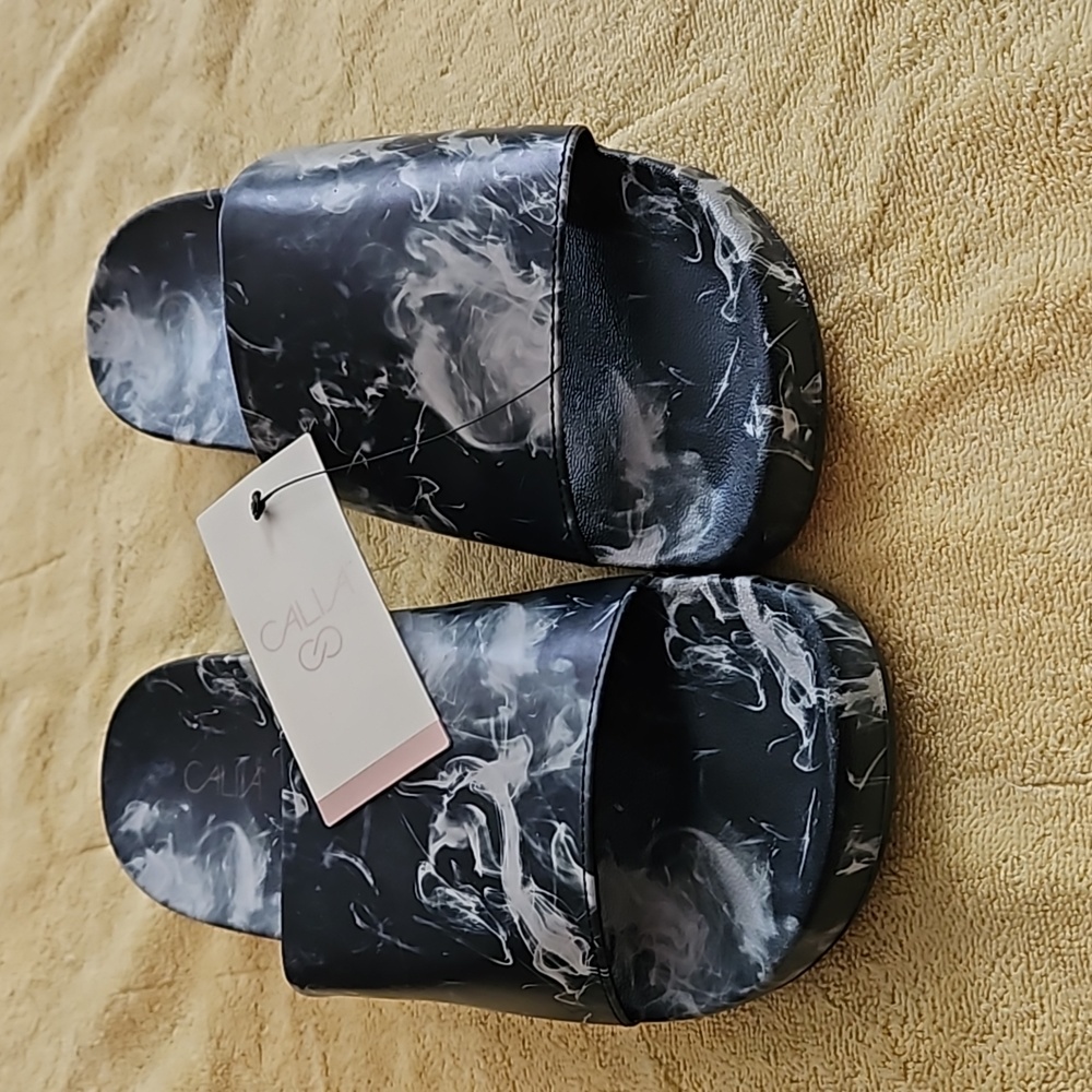 Calia slides